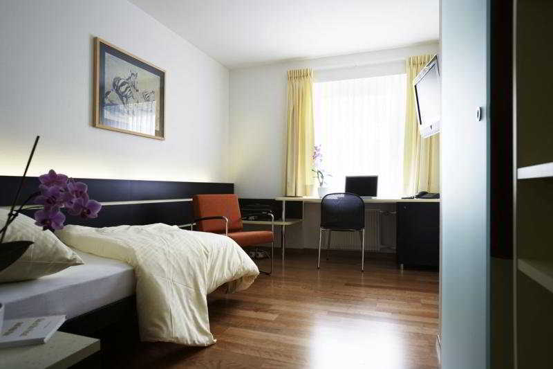 Hotel Du Commerce Basel Exterior photo
